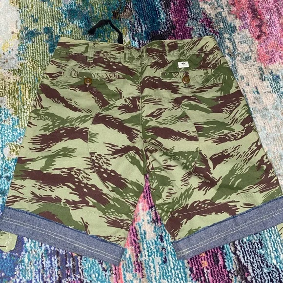 10 Deep Camo Cargo Shorts - Mint Condition - Picture 2 of 3